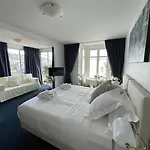 Le 4*
