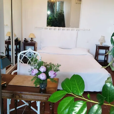 Le Hotel