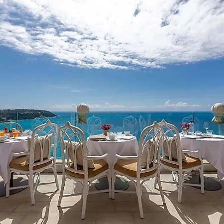 Le Hotel